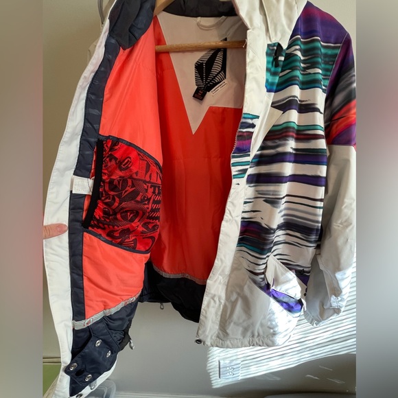 Volcom Women’s Winter Jacket / Ski Coat - Picture 5 of 6